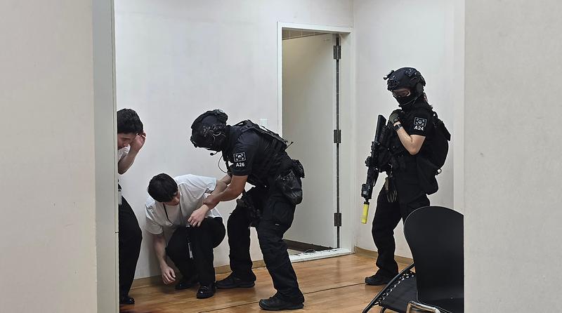 대테러_종합훈련(인질극)사진.jpg